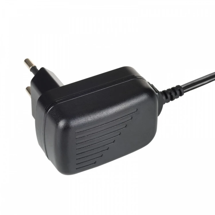 AKYGA Zasilacz 5V/2A 10W AKYGA AK-TB-33 5.5X2.5MM Sieciowy uniwersalny