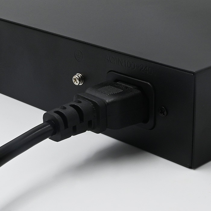 Qoltec Przełącznik sieciowy SWITCH FAST Ethernet PoE | 8x RJ45 |  2x RJ45 Uplink | 120W | 10/100 Mb/s