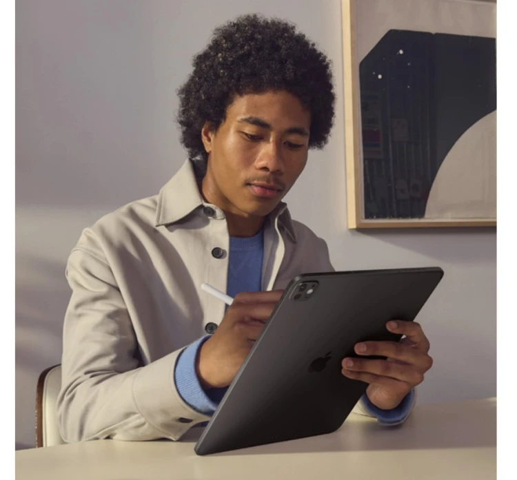 Apple iPad Pro 13-calowy Wi-Fi + Cellular 2 TB ze szkłem o nanoteksturze - Gwiezdna czerń