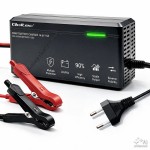 Qoltec Ładowarka do akumulatora LiFePO4 12V | 10A | PF 0.9 | LED