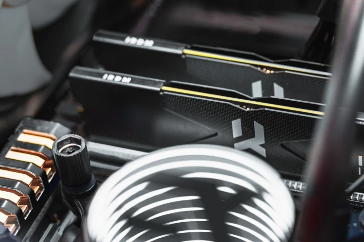 GOODRAM Pamięć DDR5 IRDM 16GB(1*16GB)/6400 CL32 czarna